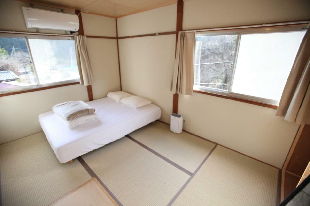 山の中の一棟貸切宿 五番地 Nambu (Yamanashi) Luaran gambar